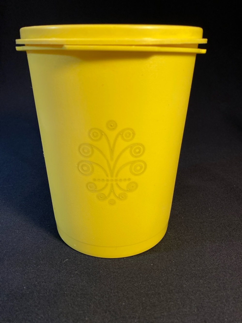 Vintage Tupperware Servalier Canister Container (811-14)